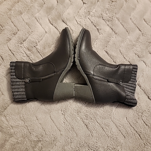EUC Muk Luks Womens Ankle Boots Size 10 Black Gray Knit Detail - Picture 1 of 10